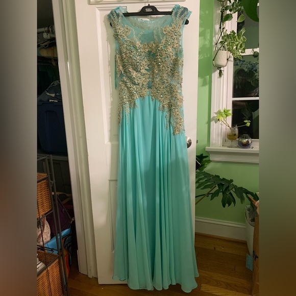 Elegant Illusion Neckline Gold Lace Overlay Prom Dress size small - Picture 2 of 4